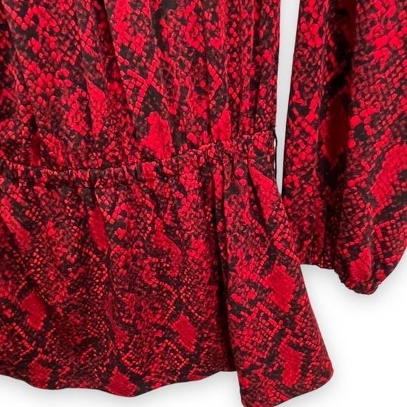 Michael Kors NWT One Shoulder Python Print Top Red and Black Medium - Picture 10 of 13